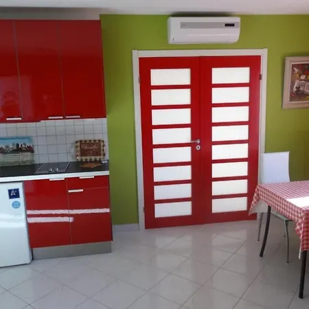 Mit Herrlichem Meerblick By Interhome