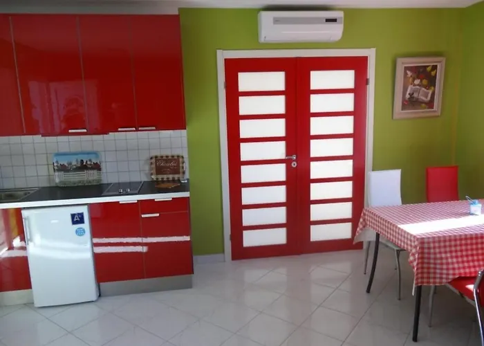 Mit Herrlichem Meerblick By Interhome