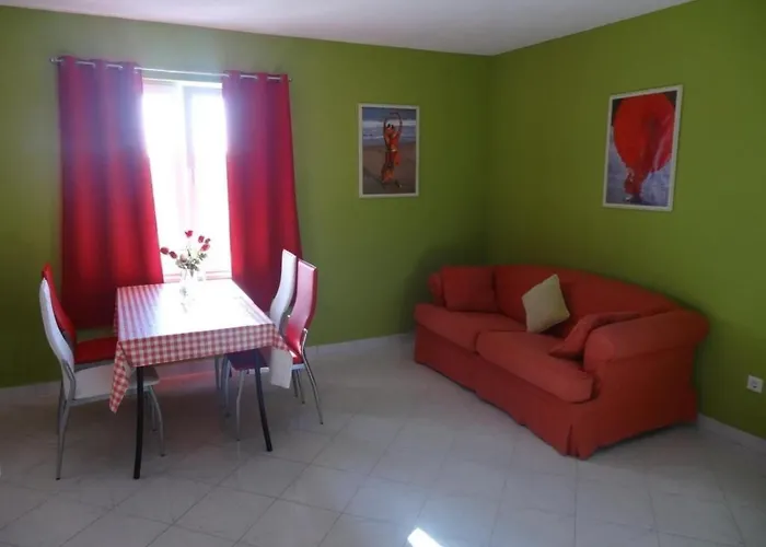 Appartement Mit Herrlichem Meerblick By Interhome